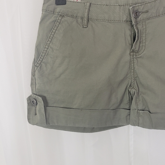 Buffalo David Bitton Charlie light sage green cotton shorts size 25 - Picture 2 of 5